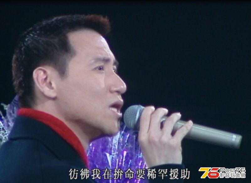 眼有淚光