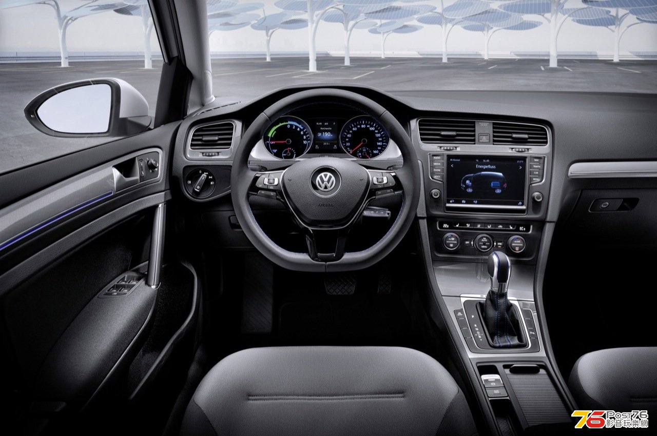 2015_VW_e-Golf_02.jpg