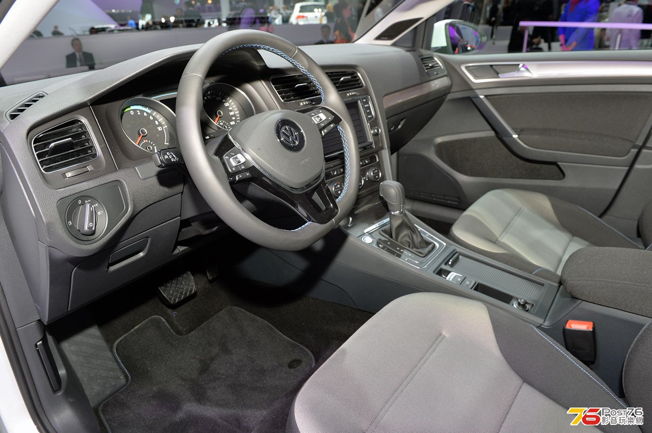 2015_VW_e-Golf_04.jpg