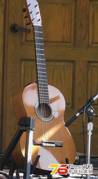Lester_DeVoe_guitar.jpg