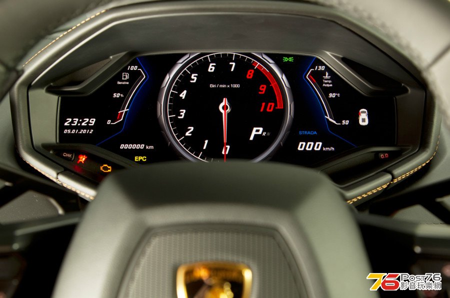 2015-Lamborghini-Huracan-instrument-cluster-02.jpg