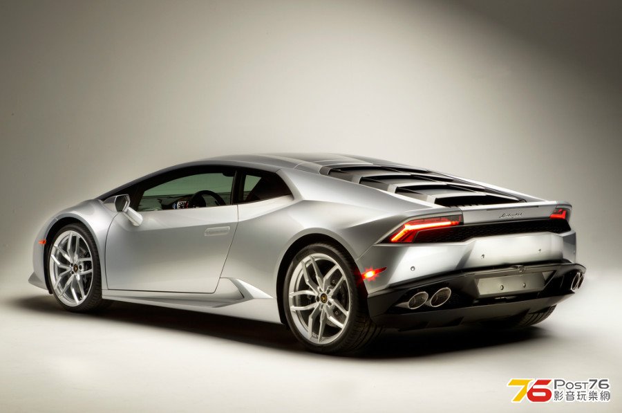 2015-Lamborghini-Huracan-rear-three-quarters.jpg