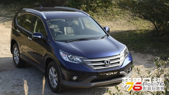 2014_Honda_CR-V_01.jpg