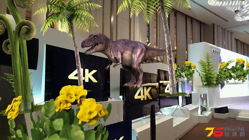 Dino looking for 4K