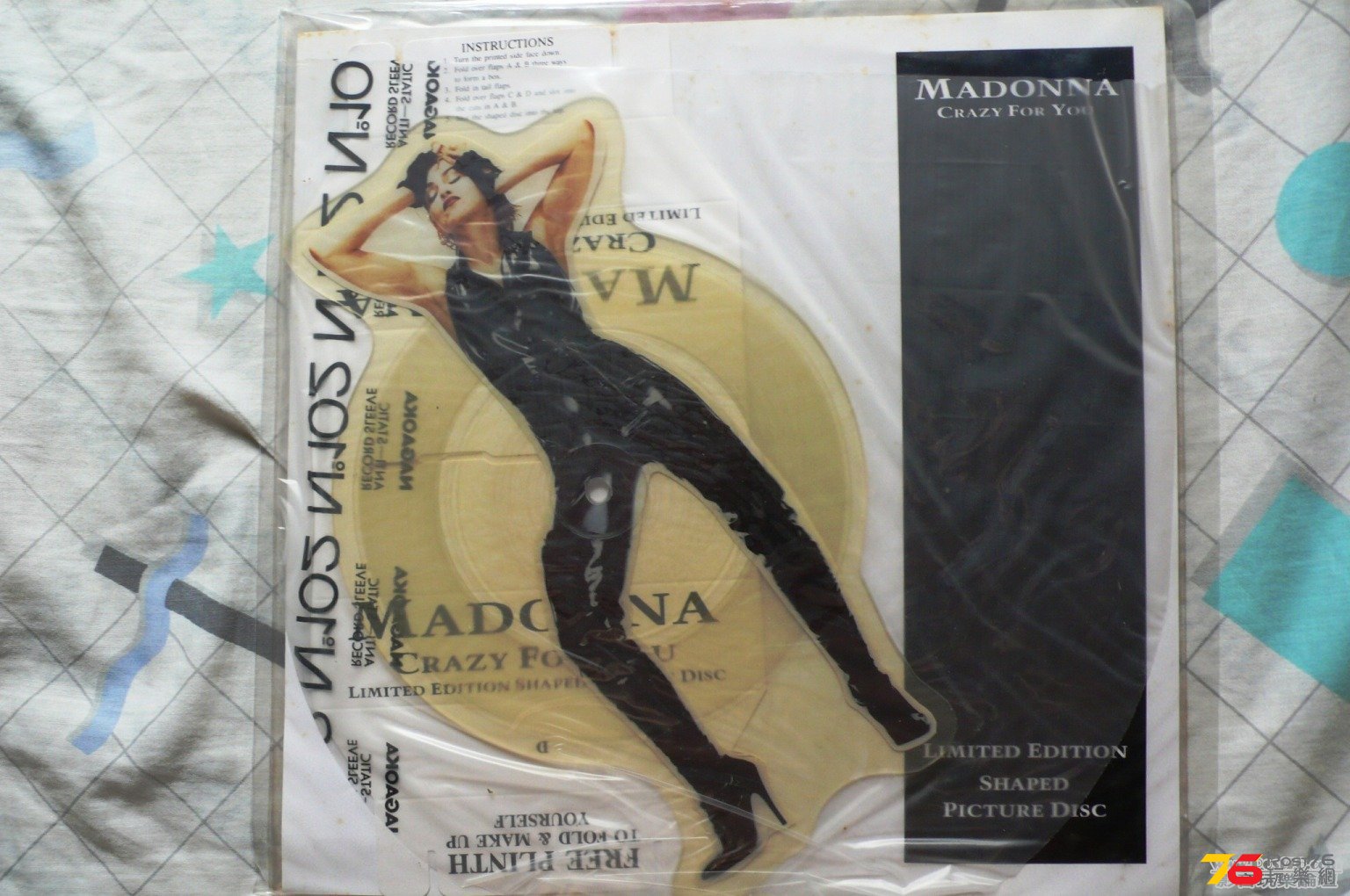 Madonna - Crazy For You [7 Shaped Picture Disc single] 1.jpg