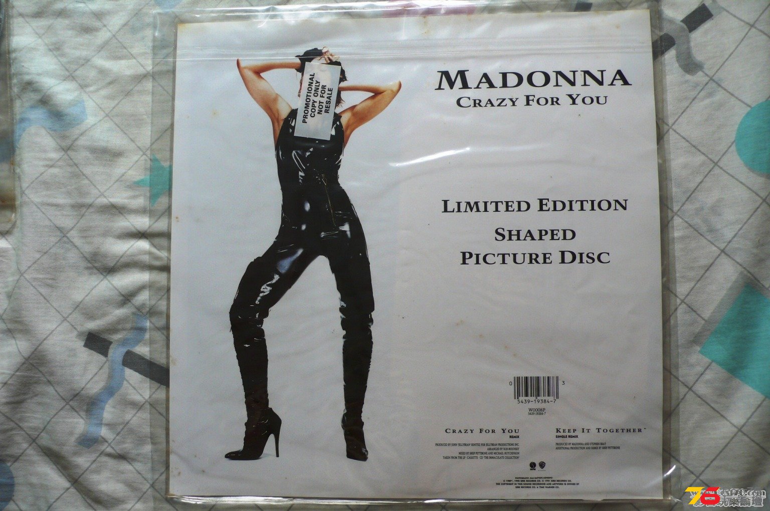Madonna - Crazy For You [7 Shaped Picture Disc single] 2.jpg