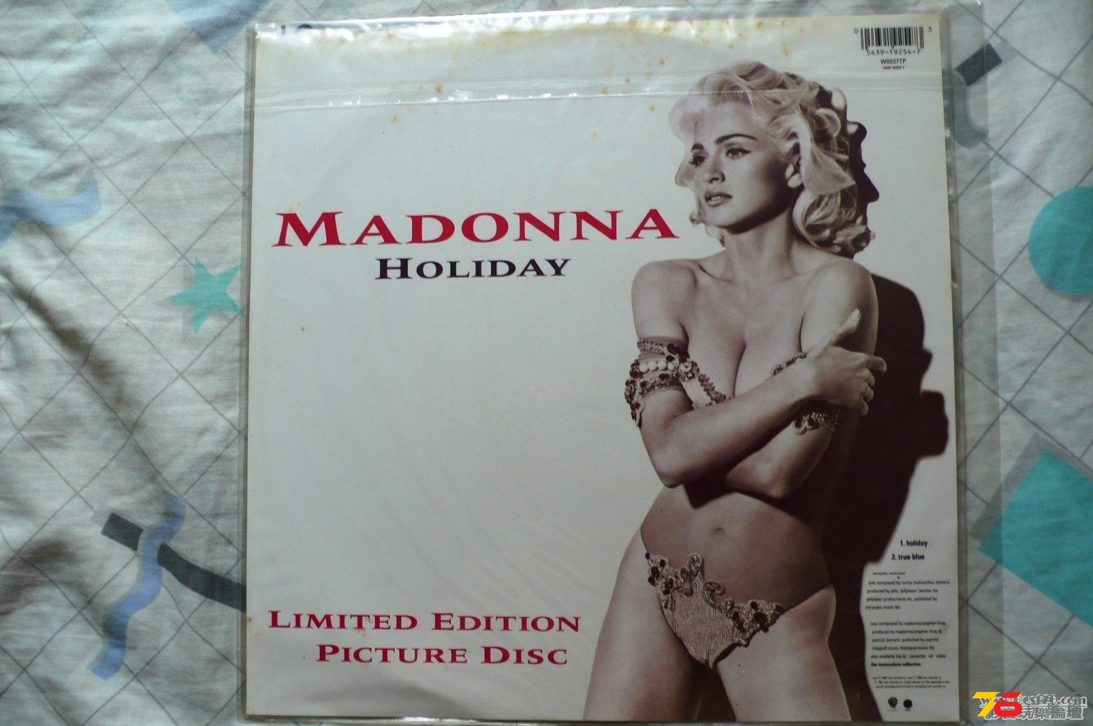 Madonna - Holiday [12 Picture Disc single] 2.jpg