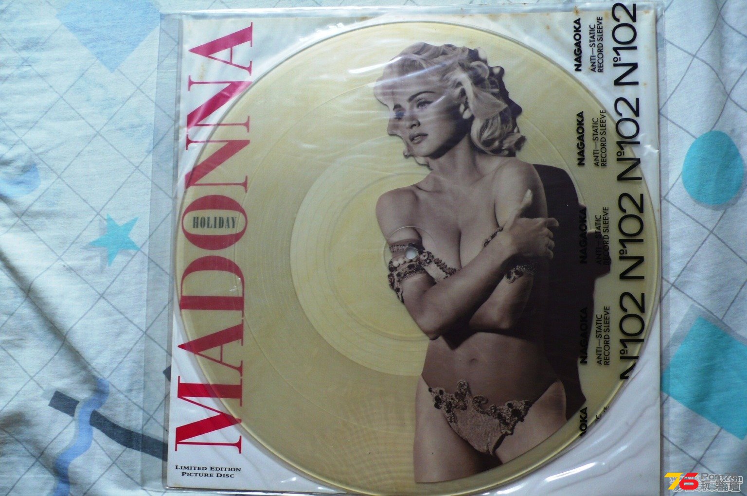 Madonna - Holiday [12 Picture Disc single] 1.jpg