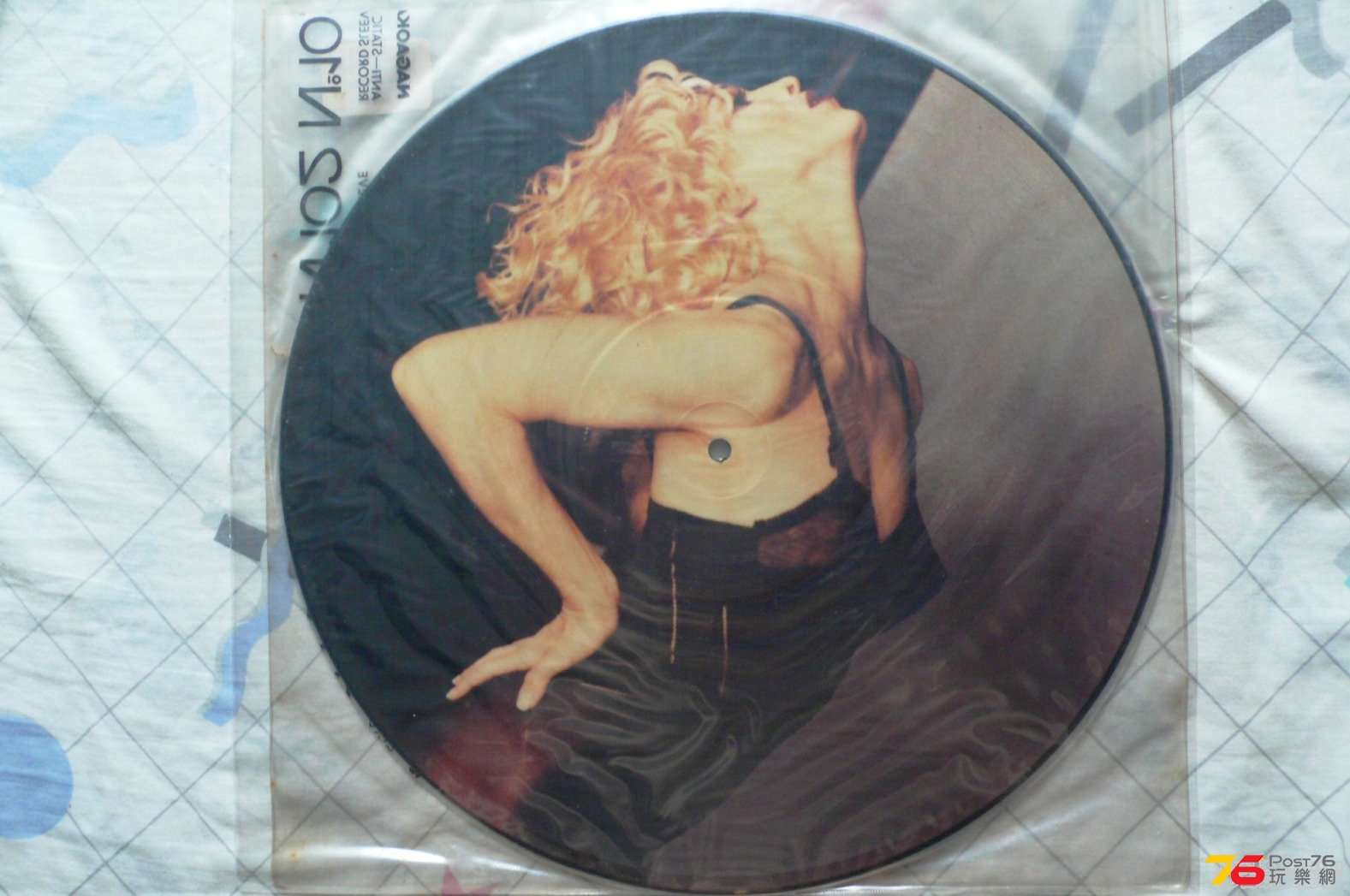 Madonna - Vogue [12 Picture Disc single] 1.jpg