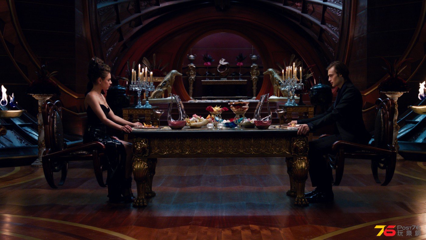 jupiterascending_3.jpg