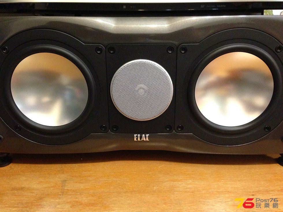 中置右面有少瑕疵