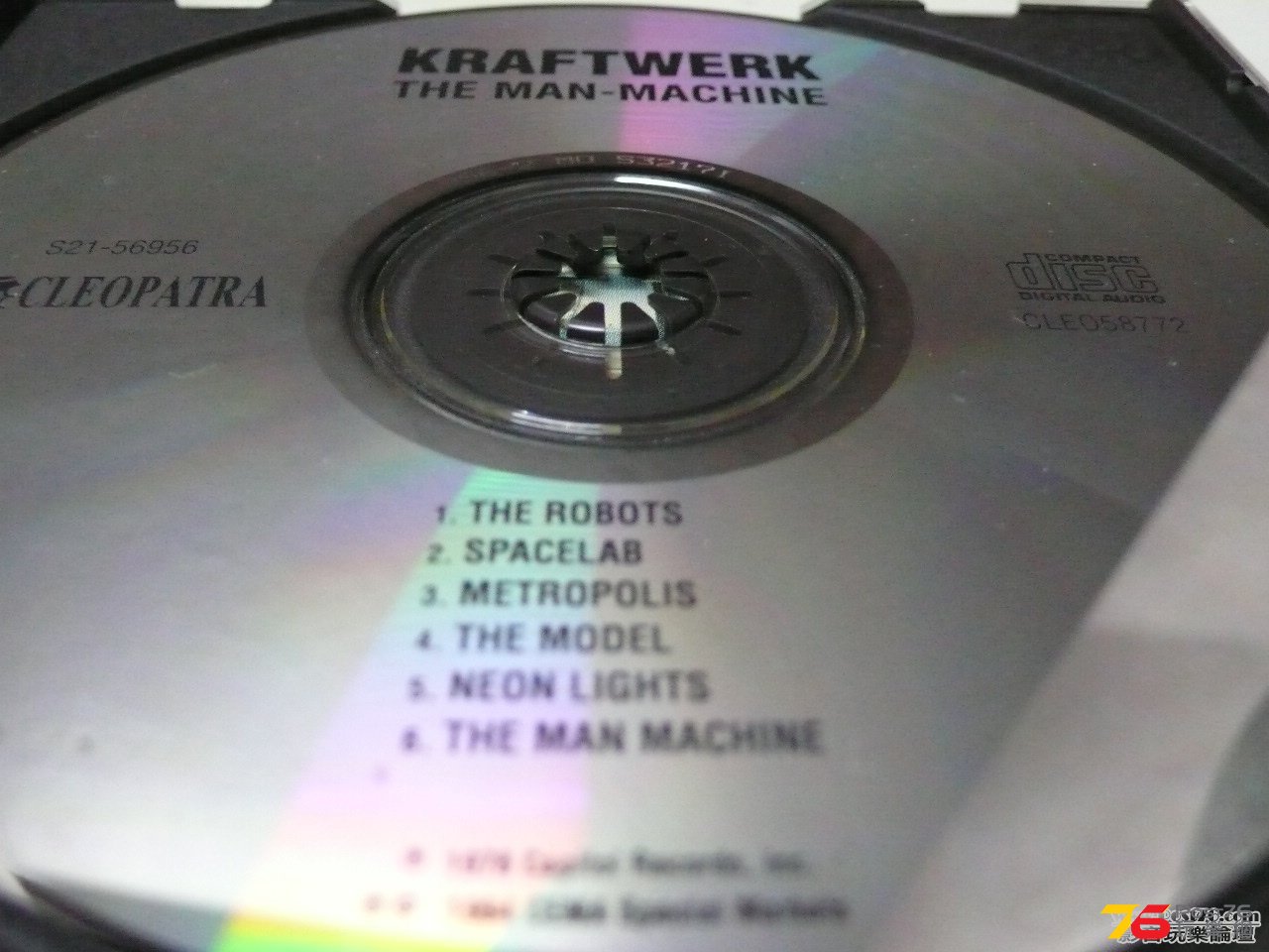 Kraftwerk - The Capitol Years 3 CDs set 06.jpg