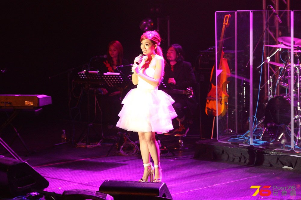 gloria_live_05.jpg