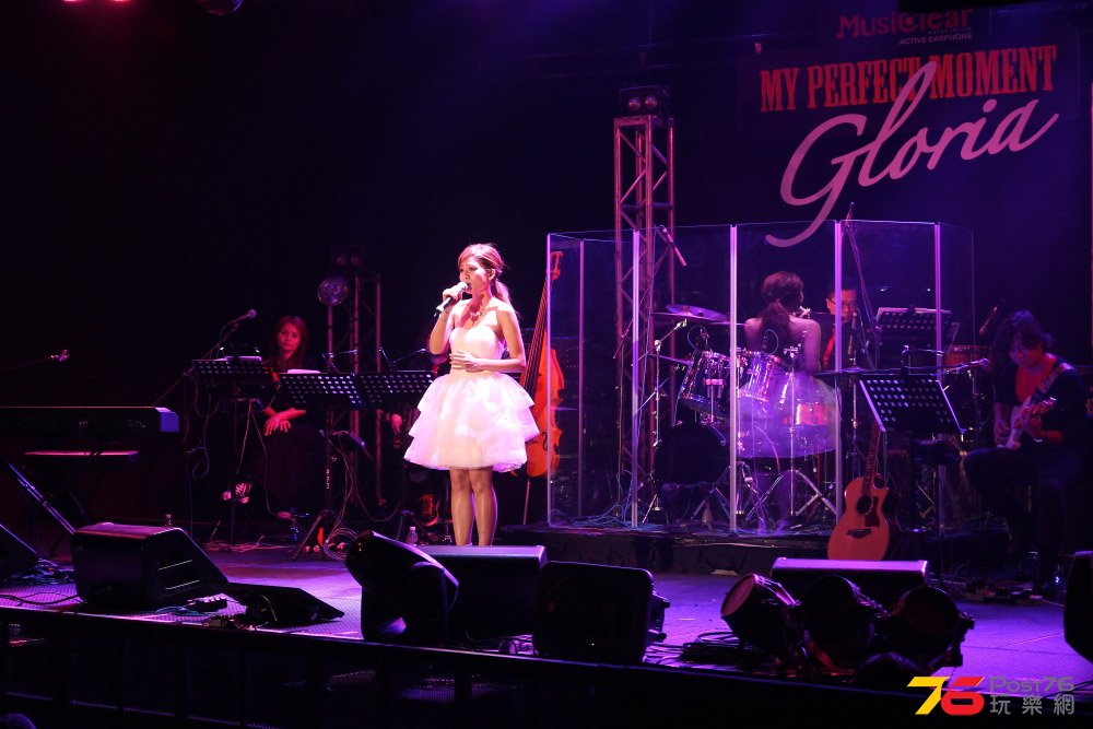 gloria_live_06.jpg
