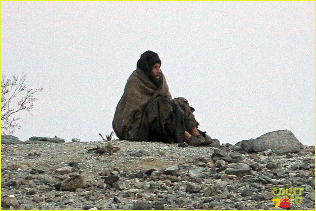 ewan-mcgregor-last-days-in-the-desert-first-on-set-pics-04.jpg