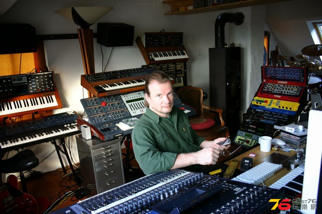 Pete Namlook in studio.jpg