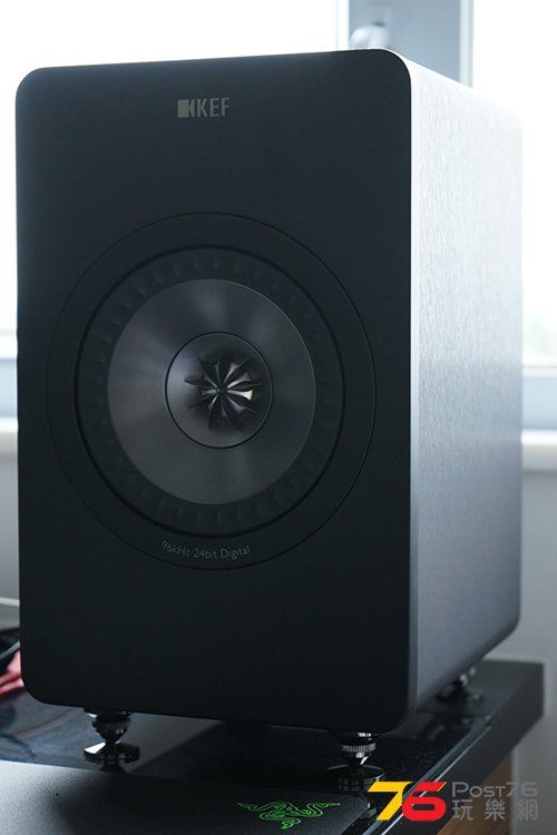 kef_x300a_right.jpg