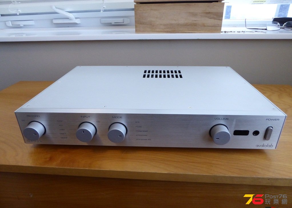 899952-audiolab-8200a-integrated-amplifier-and-audiolab-mdac.jpg