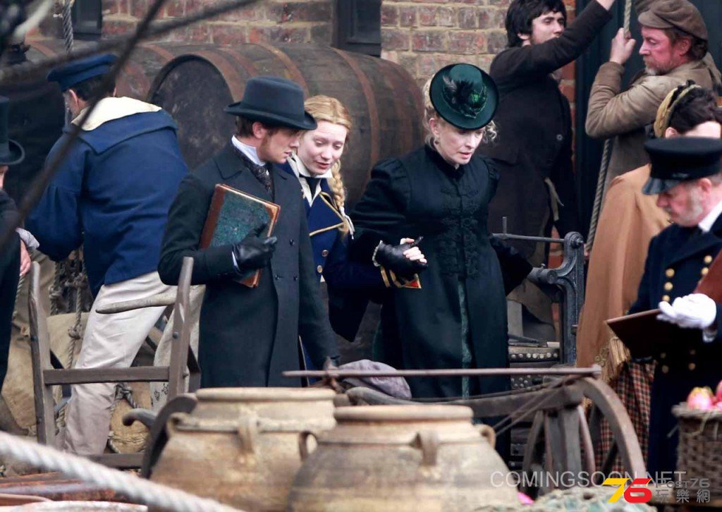 hr_Through_the_Looking_Glass_Set_15-1024x726.jpg