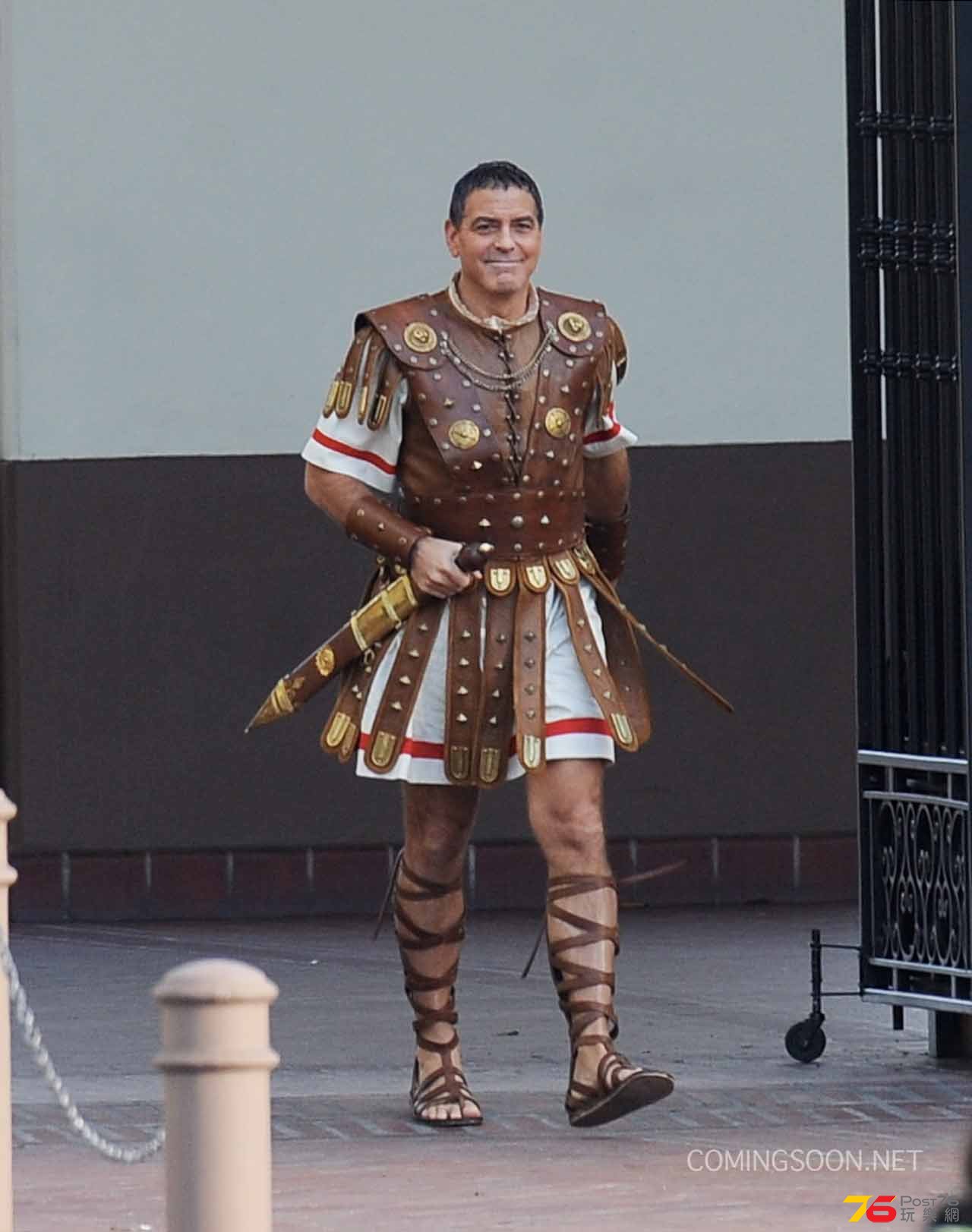 hailcaesarset0004.jpg