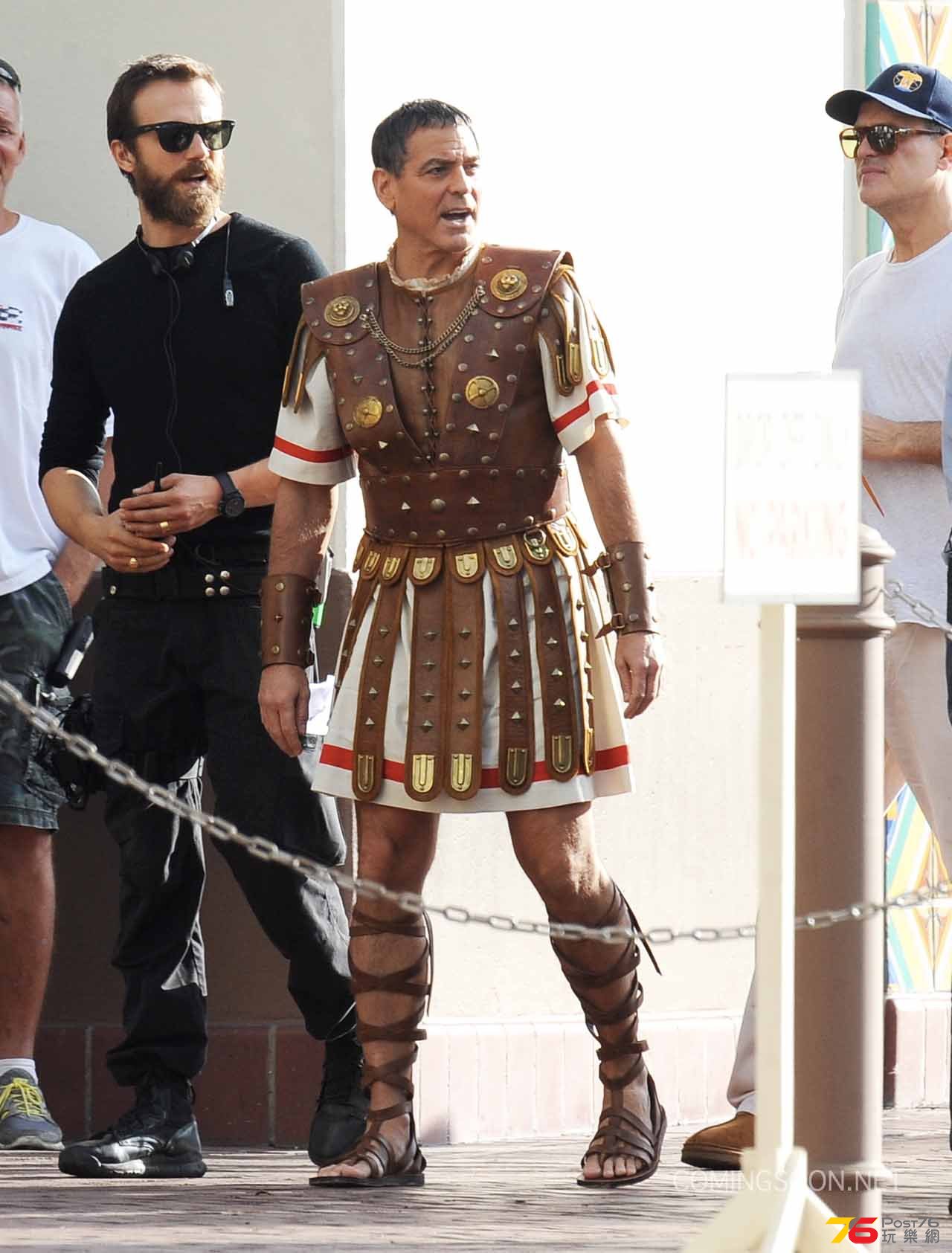 hailcaesarset0005.jpg