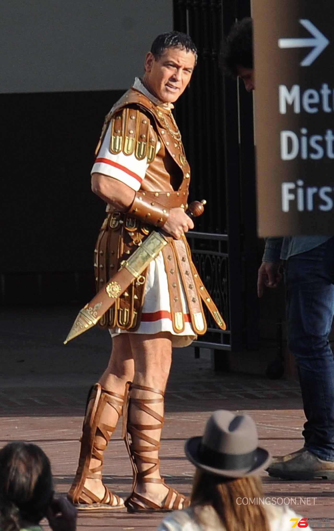 hailcaesarset0007.jpg