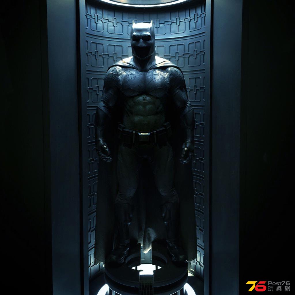 batmancostumelarge.jpg