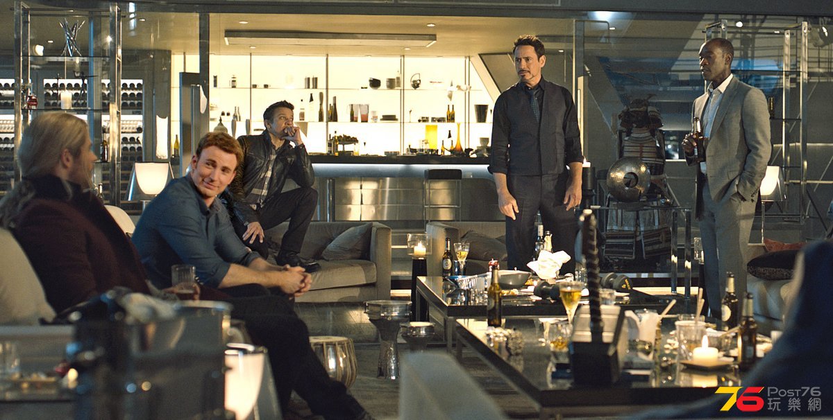 avengers-age-of-ultron-hanging-out-party.jpg