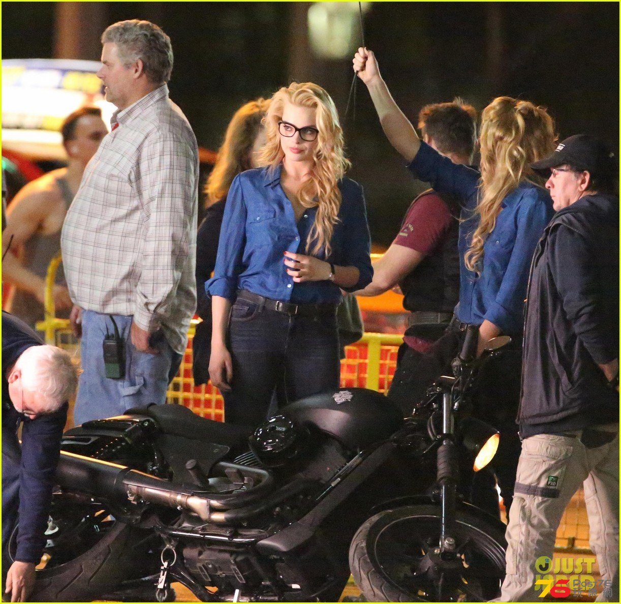 margot-robbie-does-her-own-intense-suicide-squad-stunts-01.jpg
