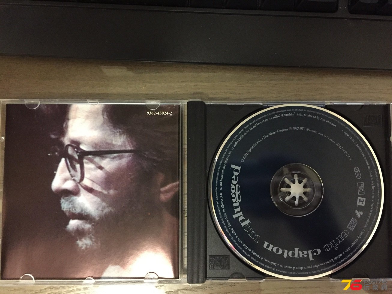 Clapton_unplugged_inside.jpg