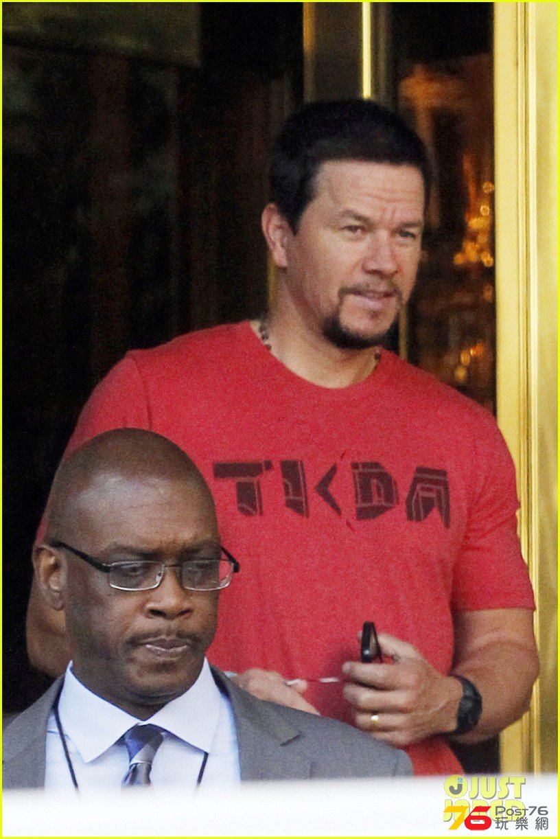 kate-hudson-mark-wahlberg-deepwater-horizon-set-02.jpg