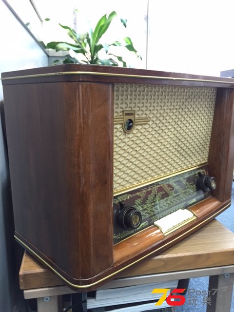 a vintage Philips BX631-A radio from around 1953 : r/pics