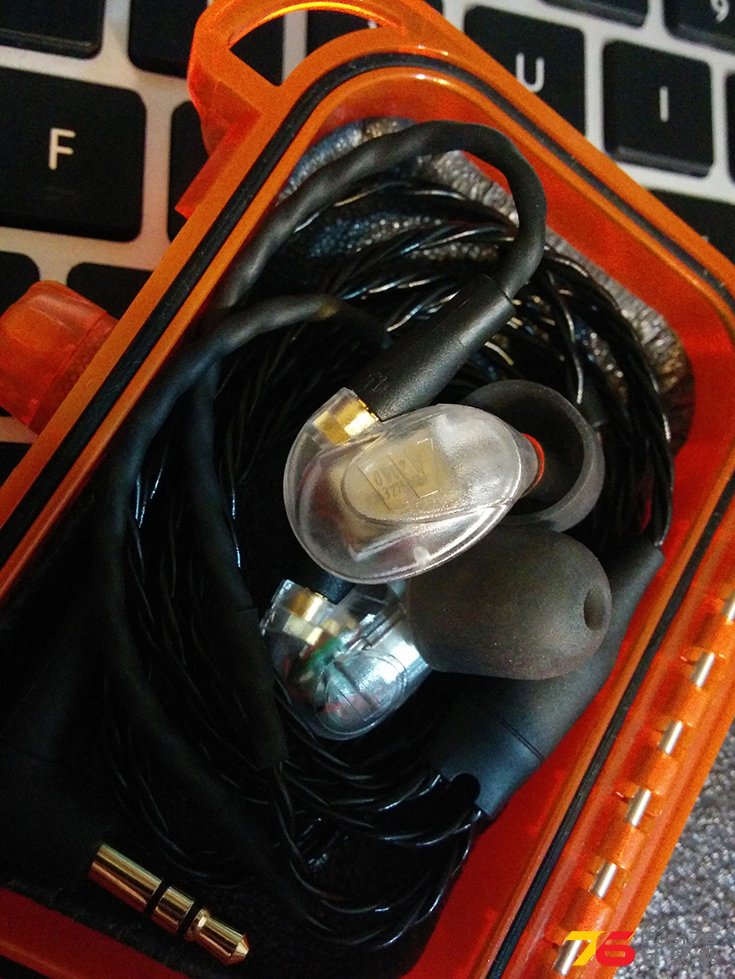 umpro30_2_post76.jpg
