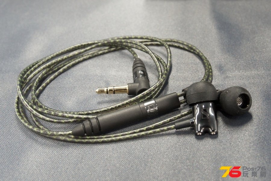 900x900px-LL-97e84431_900x900px-LL-085faa9f_2012_Autumn_FujiyaAvic_Headphone_Fes.jpeg