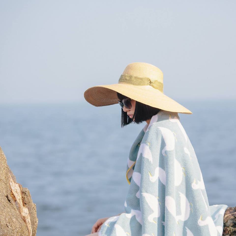 白色女孩1.jpg