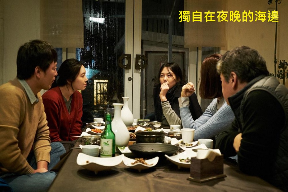獨自在夜晚的海邊.jpg