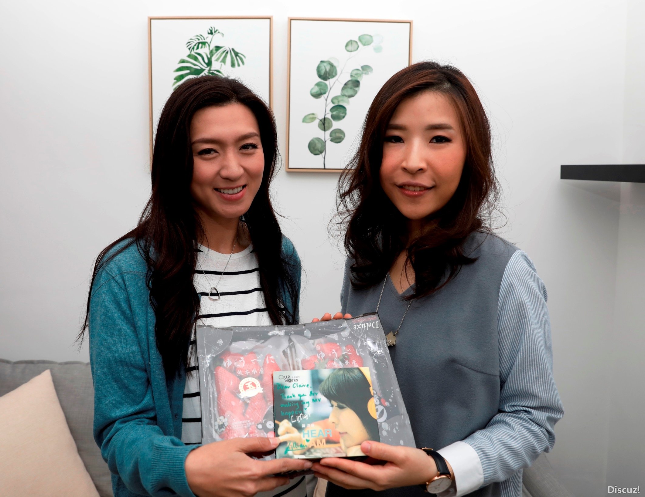 唱作女生黃浩琳為答謝姚嘉妮的幫忙拍攝〈纏路〉MV專誠送上日本甜美士多啤梨 + 她的專.jpg