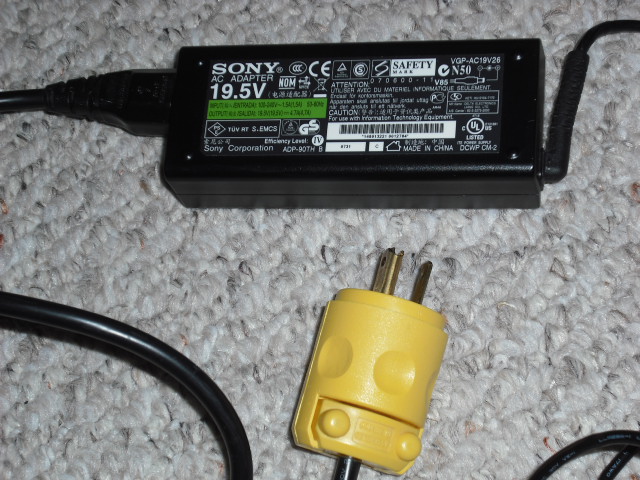 這隻 19V Sony Adaptor, 稍後可以上陣