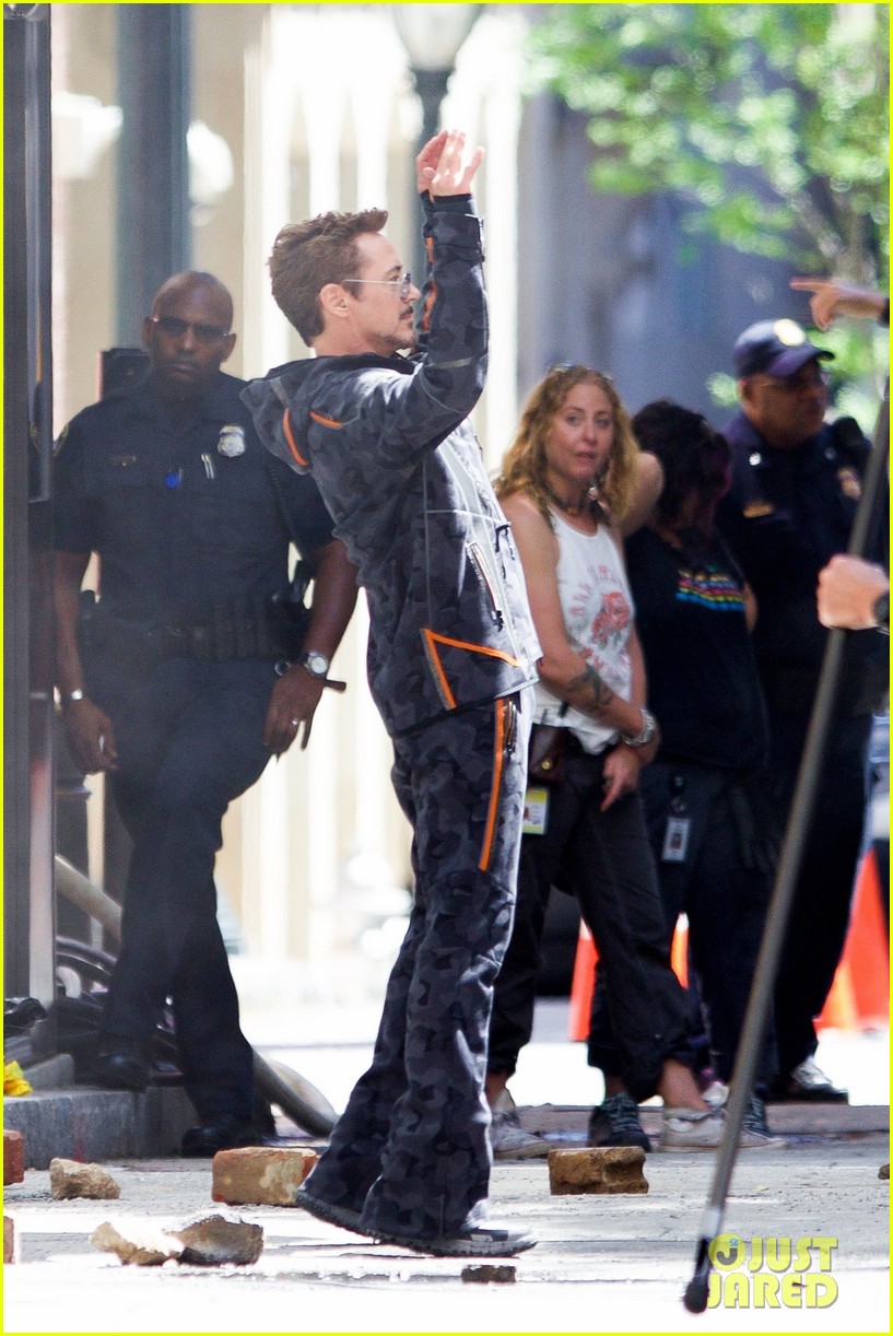 robert-downey-jr-films-avengers-infinity-war-with-benedict-cumberbatch-05.jpg