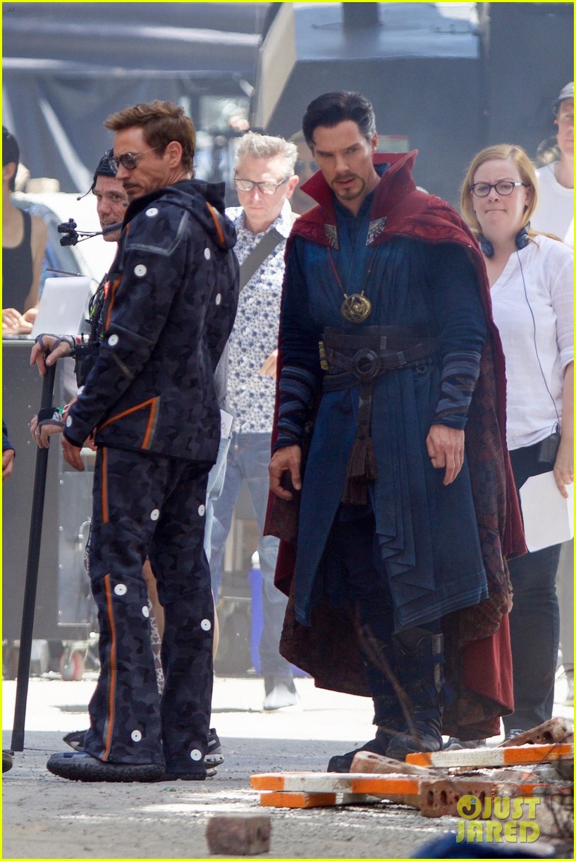 robert-downey-jr-films-avengers-infinity-war-with-benedict-cumberbatch-32.jpg