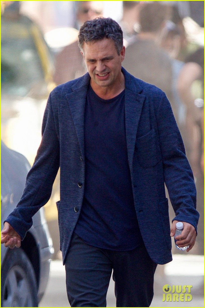 robert-downey-jr-films-avengers-infinity-war-with-benedict-cumberbatch-33.jpg