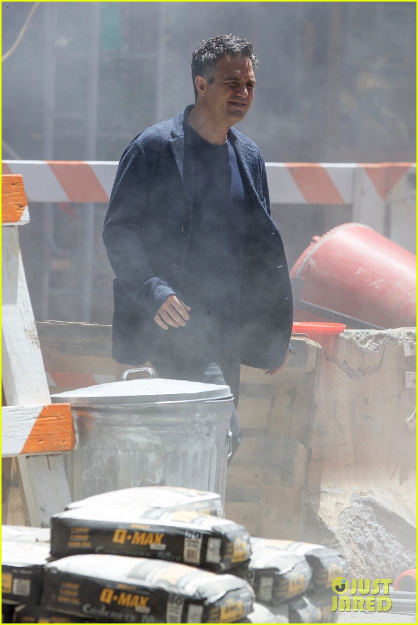 robert-downey-jr-films-avengers-infinity-war-with-benedict-cumberbatch-17.jpg