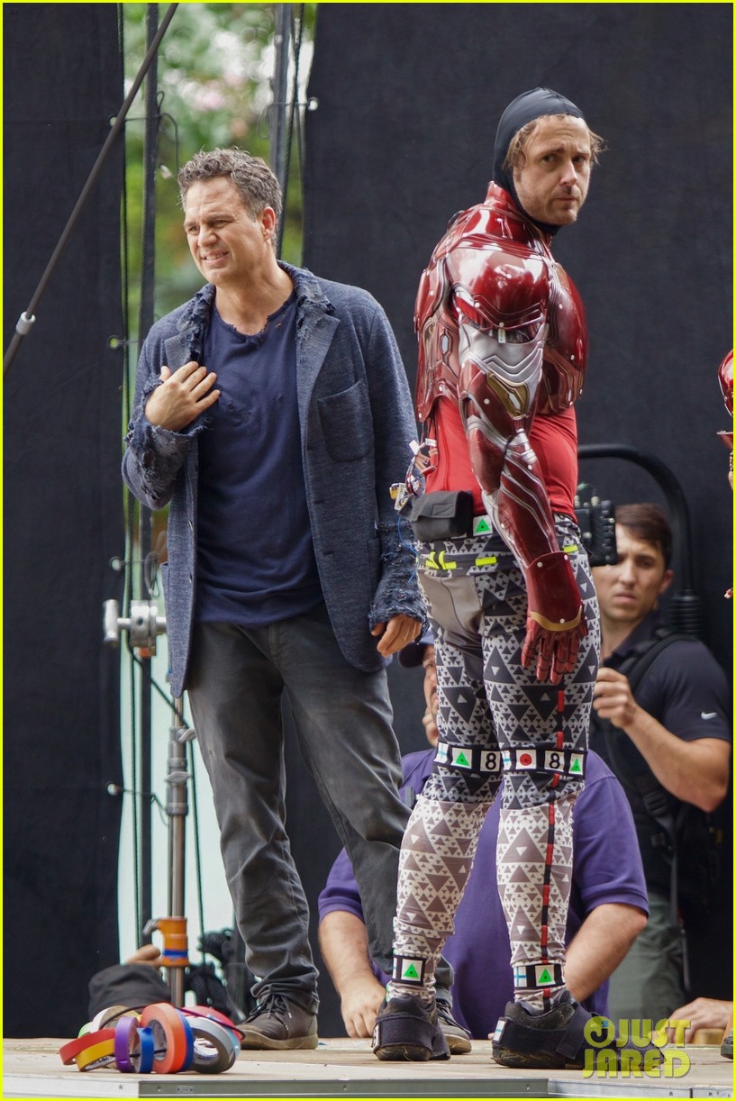 mark-ruffalo-on-the-set-on-avengers-infinity-war-01.jpg