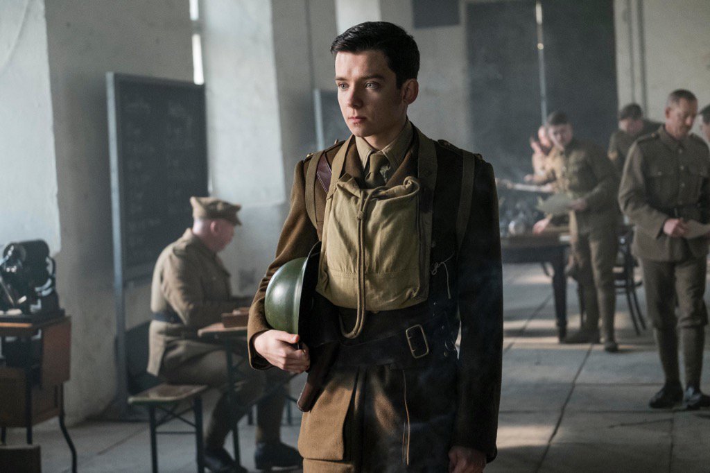 Asa-Butterfield-in-Journeys-End.jpg