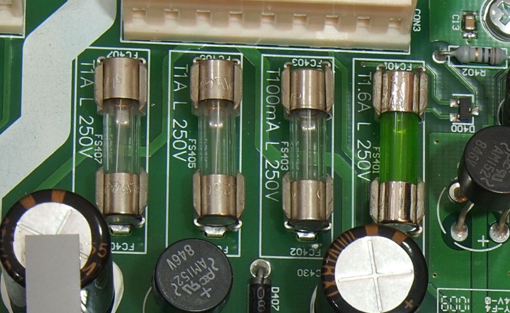 ArcamCD17_Fuses_2.jpg