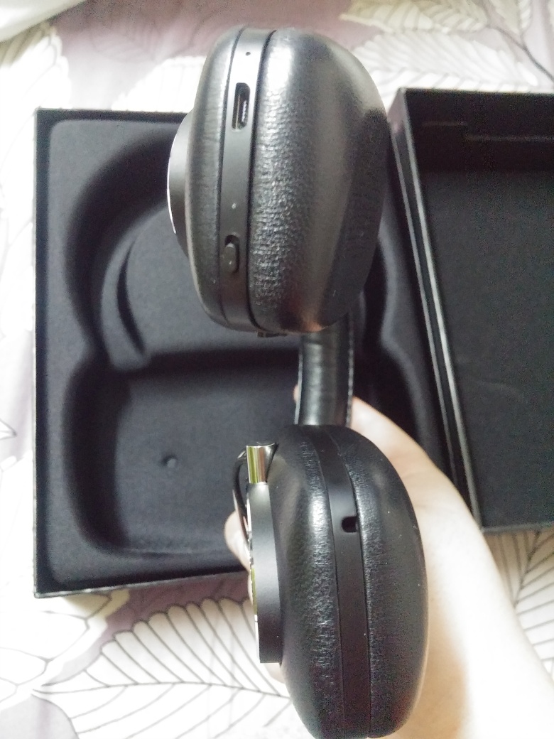 B&W P5 Wireless 03