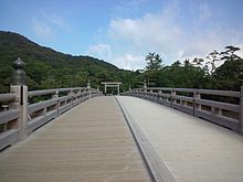 220px-Ise_Shrine_Uji-bashi1.jpg