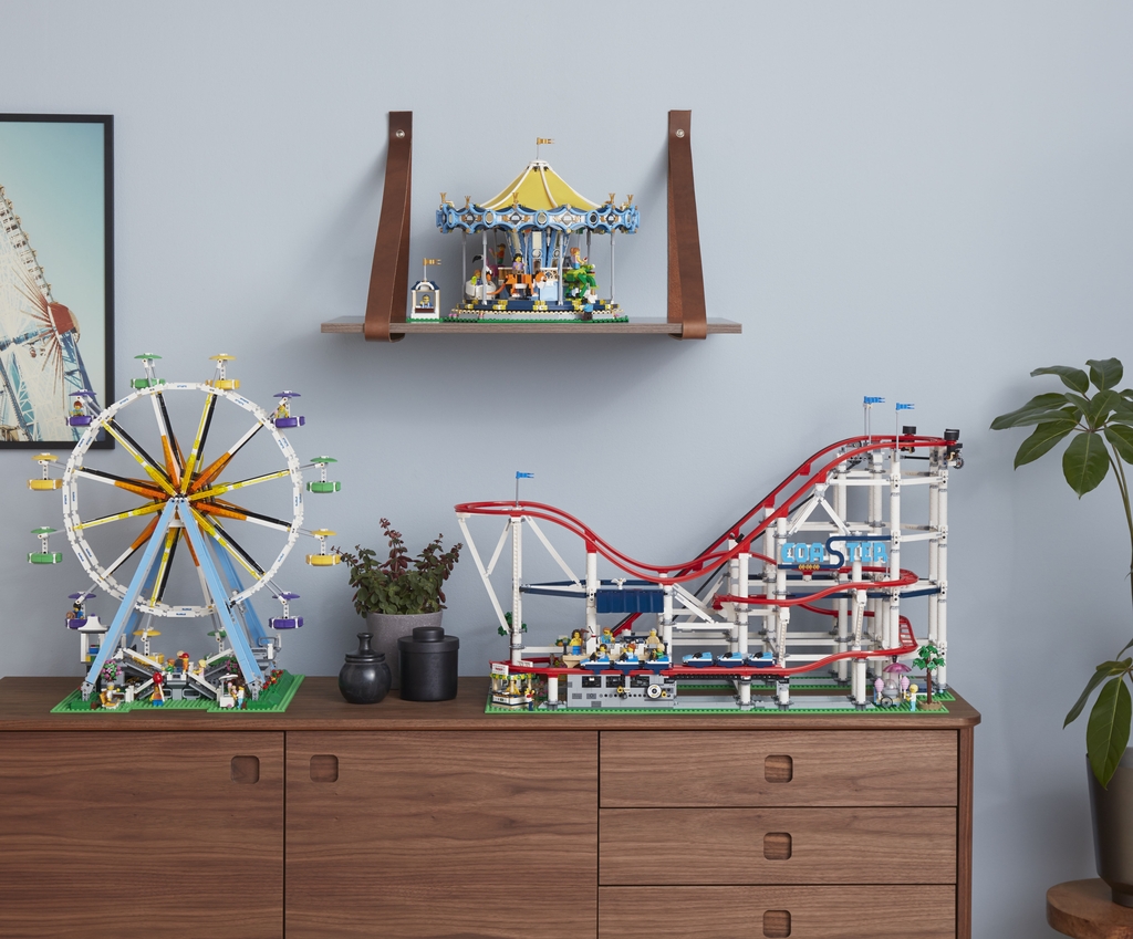 10261-LEGO-Creator-Expert-Roller-Coaster-Lifestyle-Series.jpg