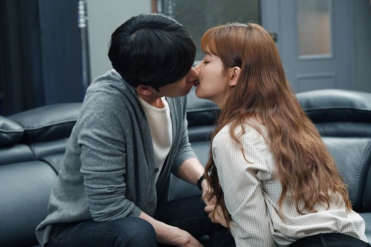 CheeseintheTrap_201805_02_fixw_750_lt.jpg