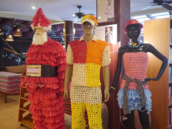男女老人兔.jpg